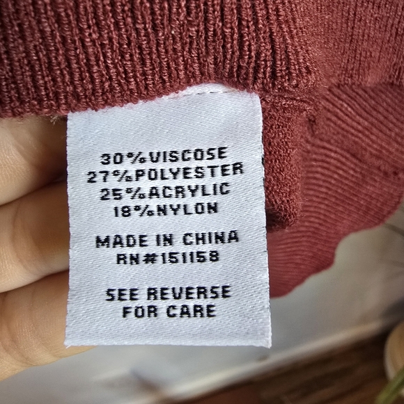 525 America New Burgundy Collarbone Cut-out Turtleneck Sweater SZ Small - Picture 11 of 12